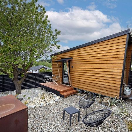 와나카 Tiny House With Mountain Views, Indoor And Outdoor Fire, Private Courtyard Garden 아파트 외부 사진