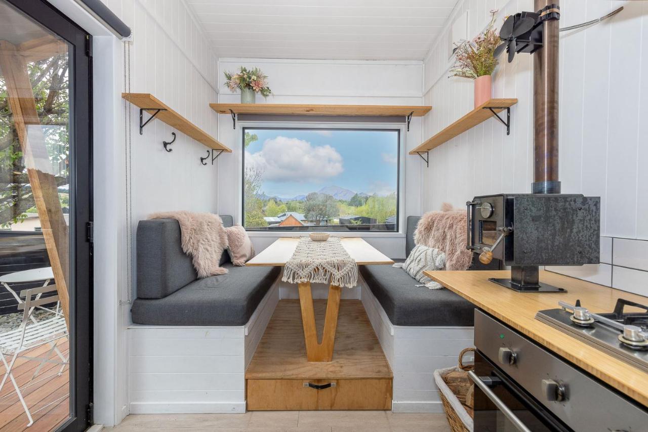 와나카 Tiny House With Mountain Views, Indoor And Outdoor Fire, Private Courtyard Garden 아파트 외부 사진