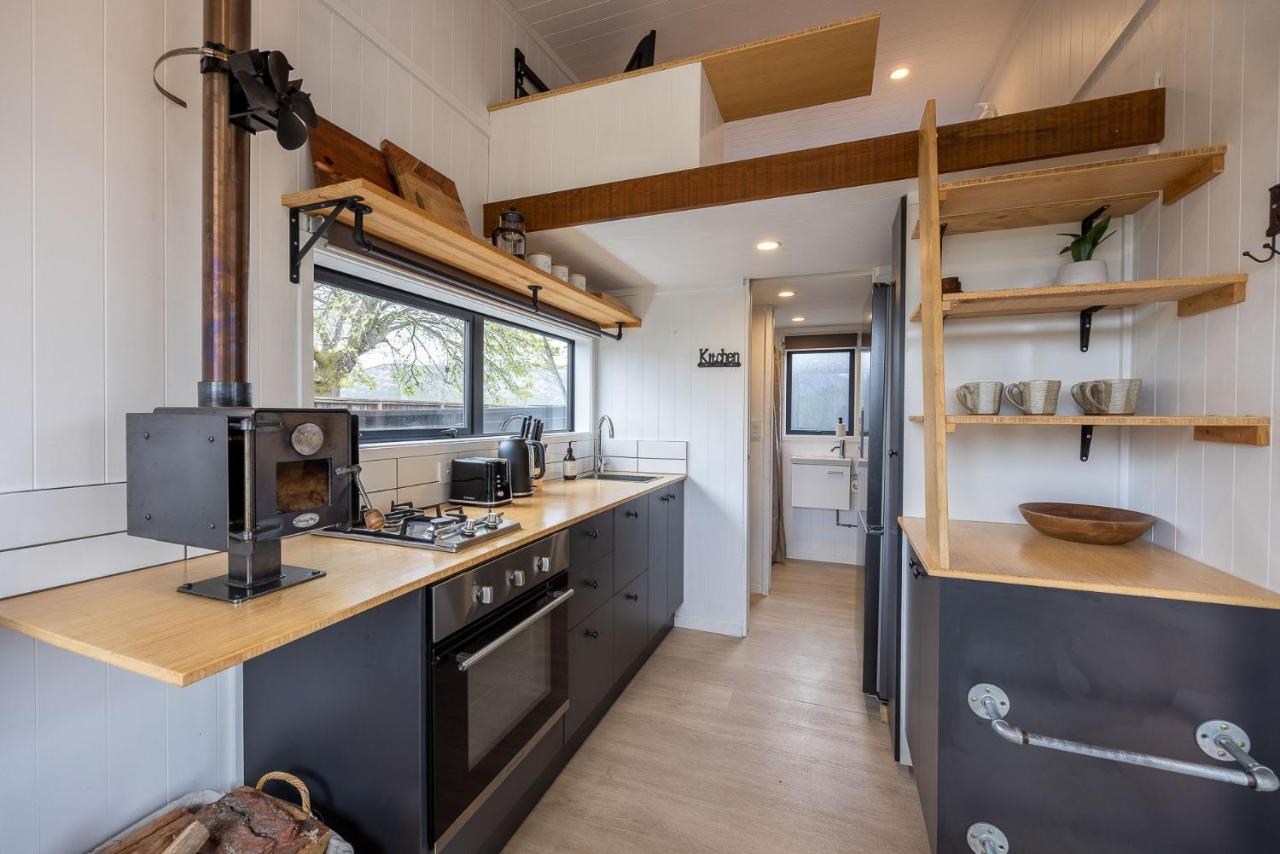 와나카 Tiny House With Mountain Views, Indoor And Outdoor Fire, Private Courtyard Garden 아파트 외부 사진