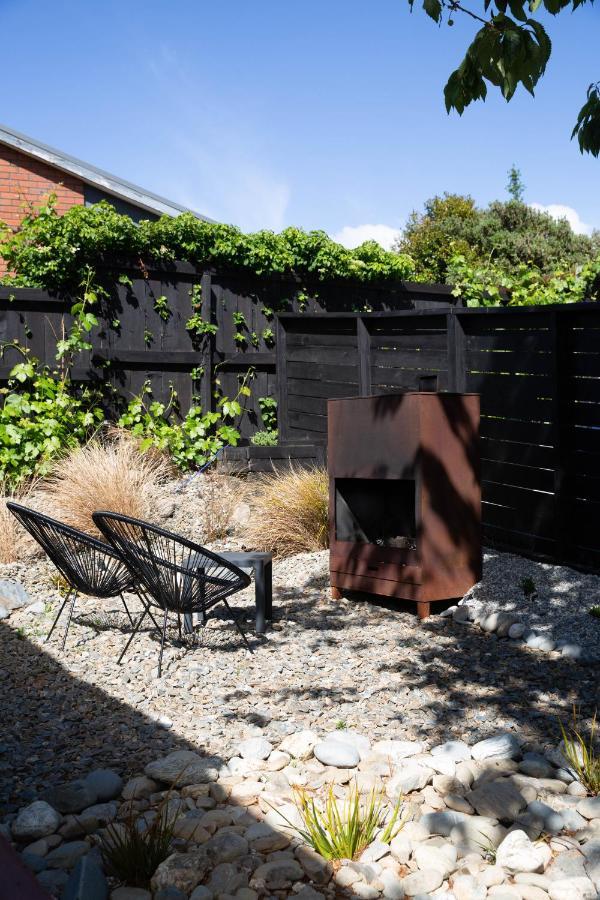 와나카 Tiny House With Mountain Views, Indoor And Outdoor Fire, Private Courtyard Garden 아파트 외부 사진