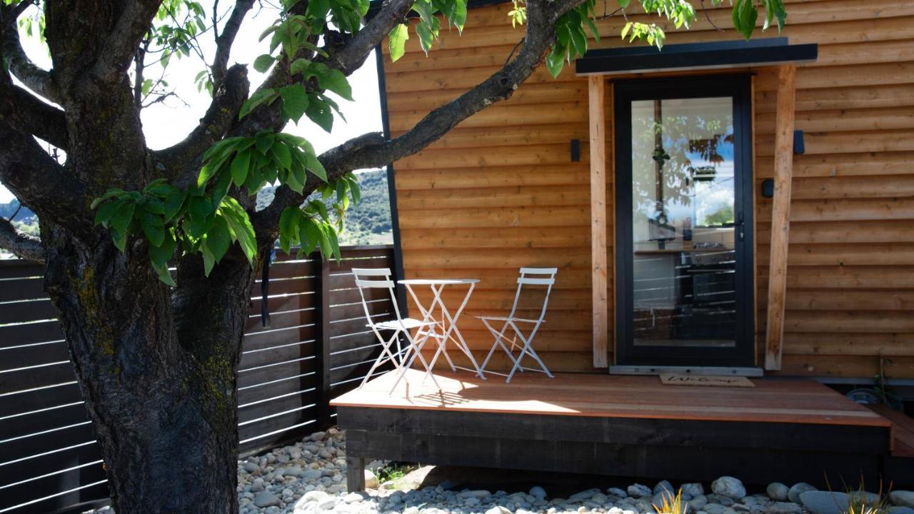 와나카 Tiny House With Mountain Views, Indoor And Outdoor Fire, Private Courtyard Garden 아파트 외부 사진