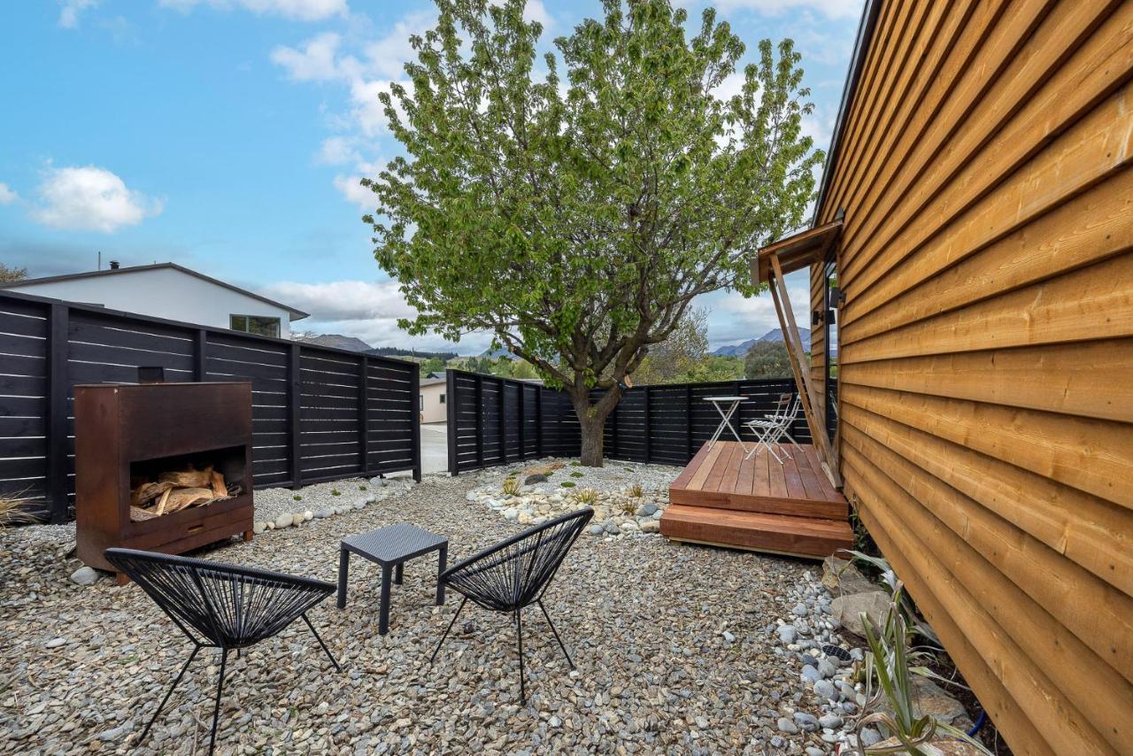 와나카 Tiny House With Mountain Views, Indoor And Outdoor Fire, Private Courtyard Garden 아파트 외부 사진