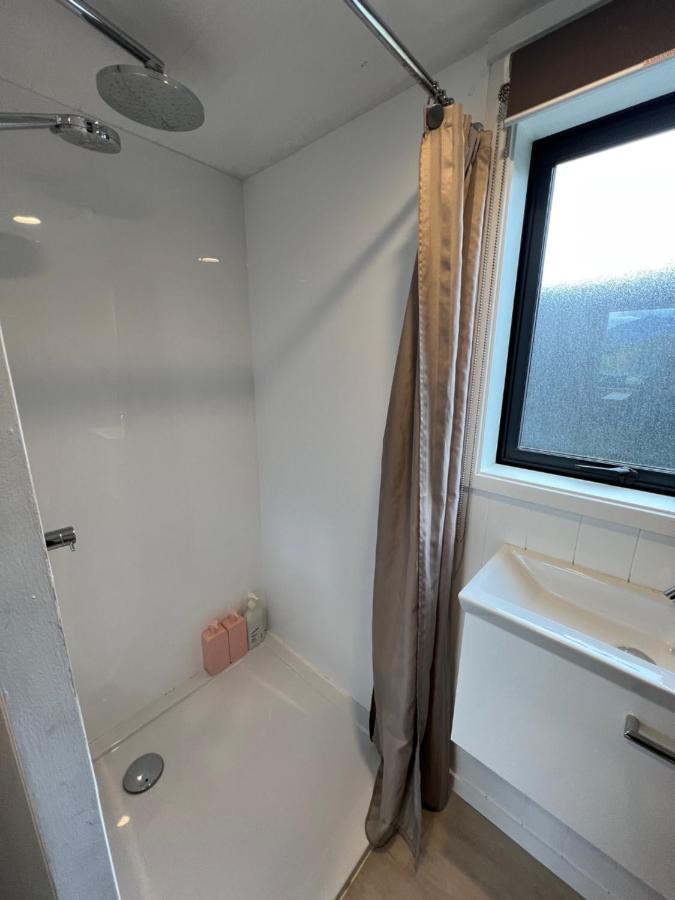 와나카 Tiny House With Mountain Views, Indoor And Outdoor Fire, Private Courtyard Garden 아파트 외부 사진