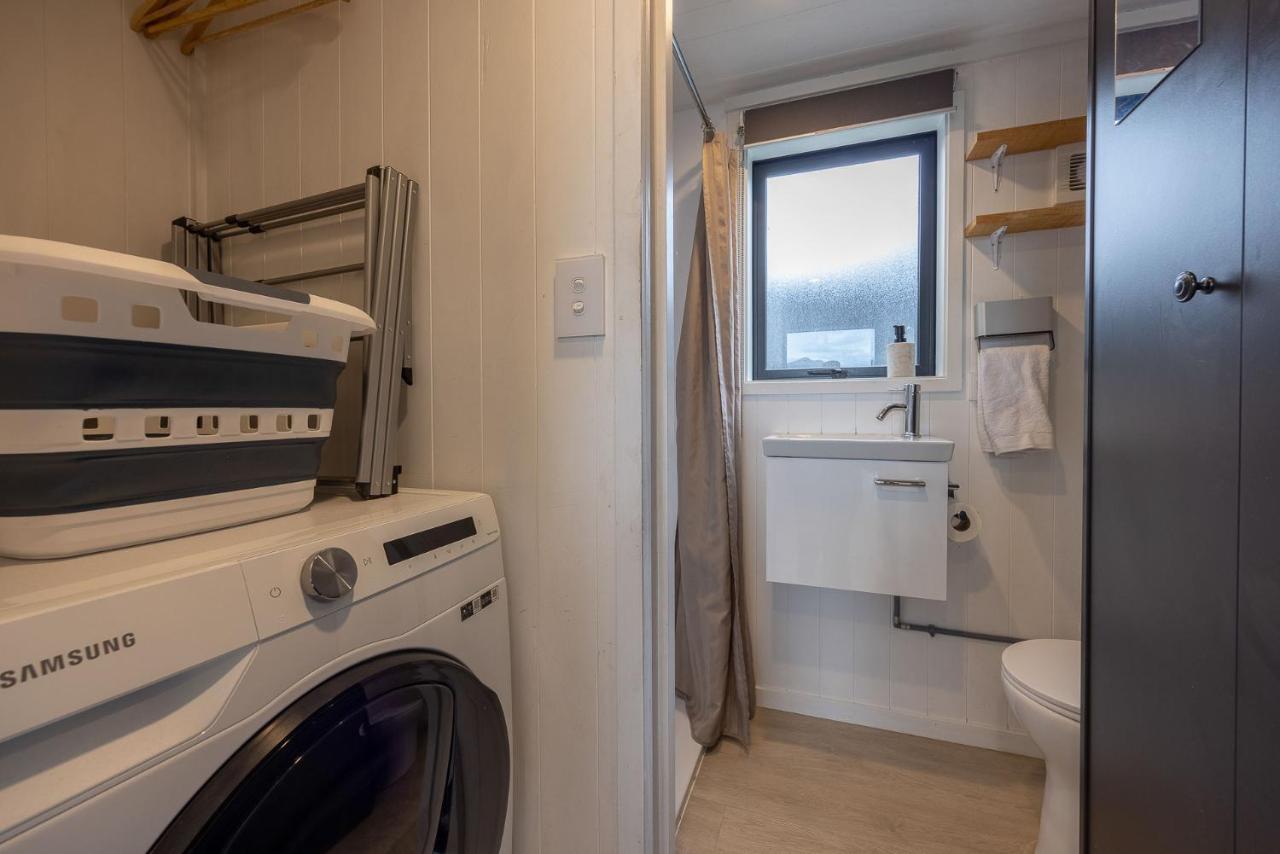 와나카 Tiny House With Mountain Views, Indoor And Outdoor Fire, Private Courtyard Garden 아파트 외부 사진